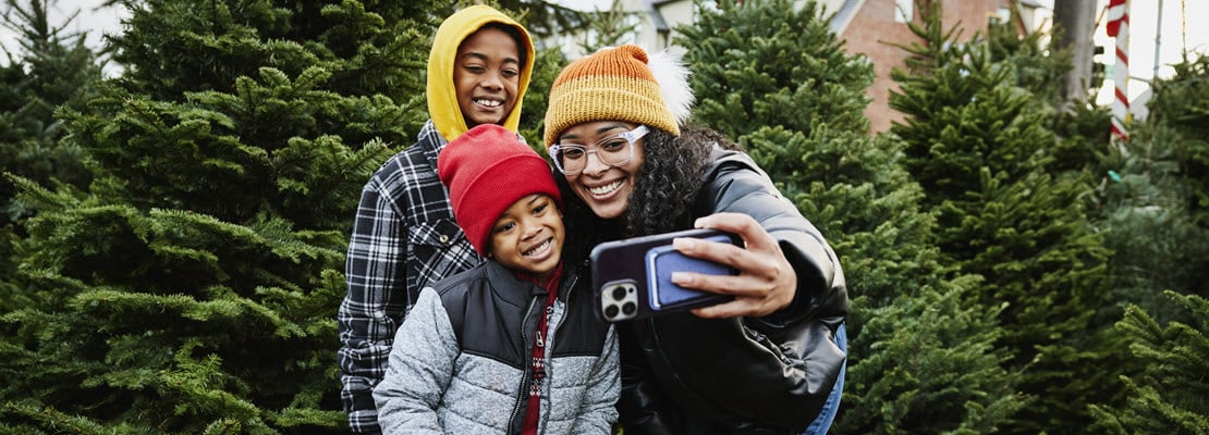 family shopping for a Christmas tree